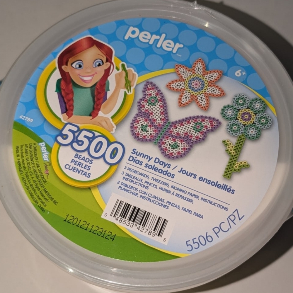 BRAND NEW CREATIVE HELLO KITTY MELTY BEADS KIT